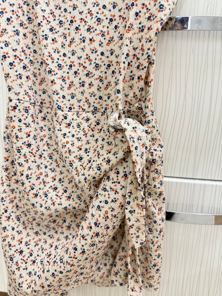 Çiçek Desenli Mini İnce Askılı Elbise - Görsel 3