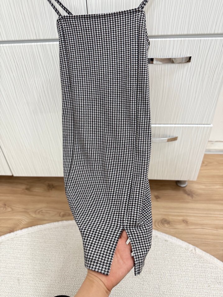 Gri Kareli İnce Askılı Midi Elbise - Görsel 3