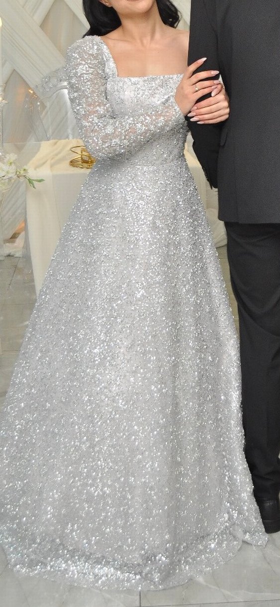 V Yaka Uzun Kollu Parlak Gri Abiye Elbise - Görsel 4