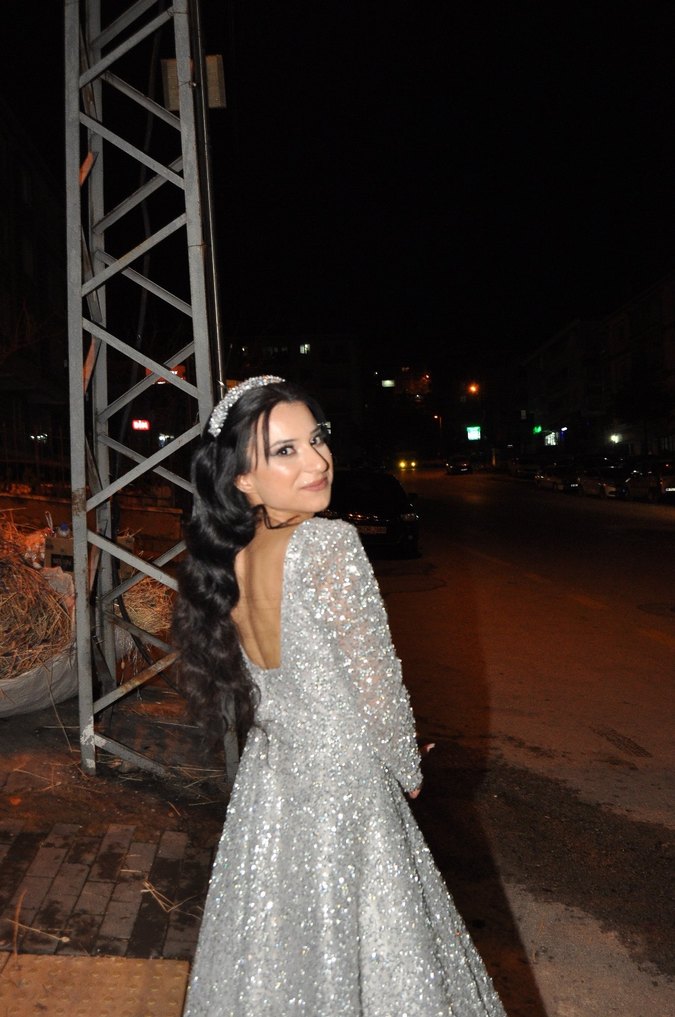 V Yaka Uzun Kollu Parlak Gri Abiye Elbise - Görsel 2