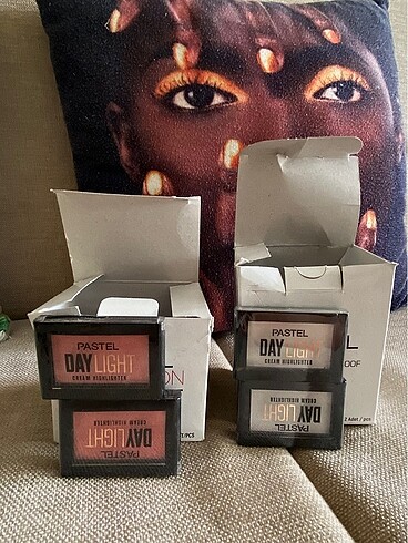 Pastel daylight cream highlighter no:13