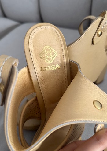 Bej Deri Kadın Dolgu Topuklu Sandalet - Görsel 3