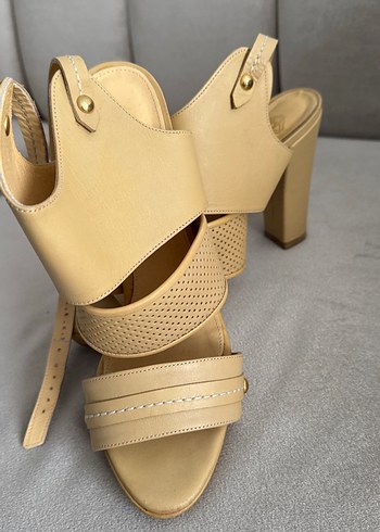 Bej Deri Kadın Dolgu Topuklu Sandalet - Görsel 2