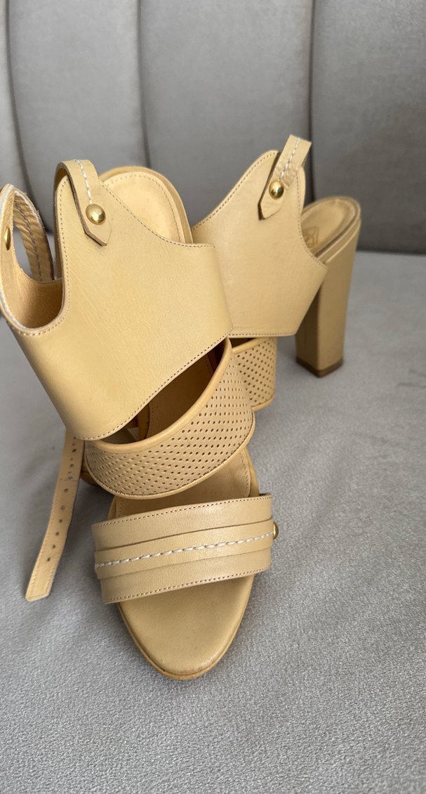 Bej Deri Kadın Dolgu Topuklu Sandalet - Görsel 2