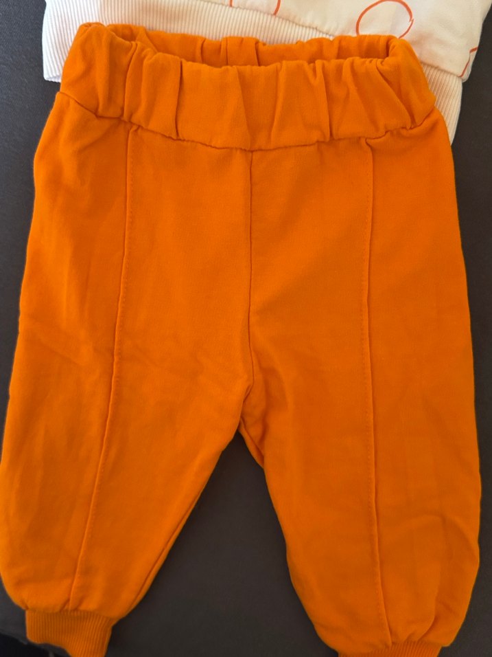 Beyaz Baskılı Sweatshirt ve Turuncu Pantolon Bebek Takımı - Görsel 2