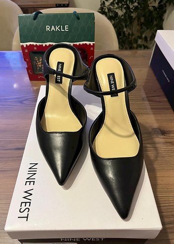 Nine West Siyah Stiletto Tokalı Kadın Ayakkabı