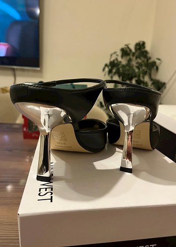 37 Beden Nine West Siyah Stiletto Tokalı Kadın Ayakkabı