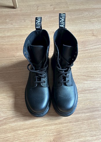 Dr. Martens siyah airwair bot