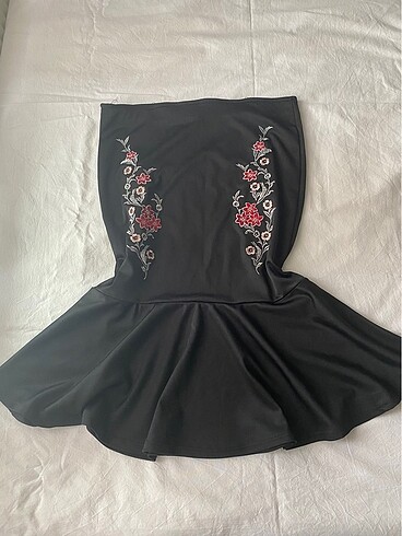 çiçek desen detaylı siyah balık midi saten etek