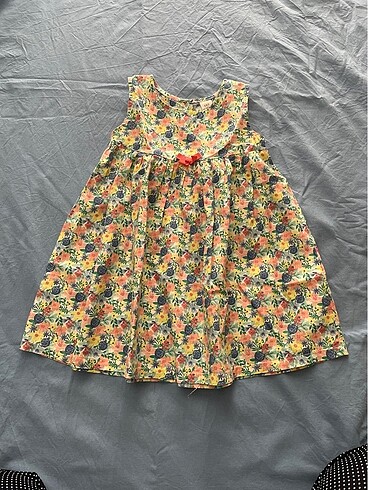 Kız bebek elbisesi