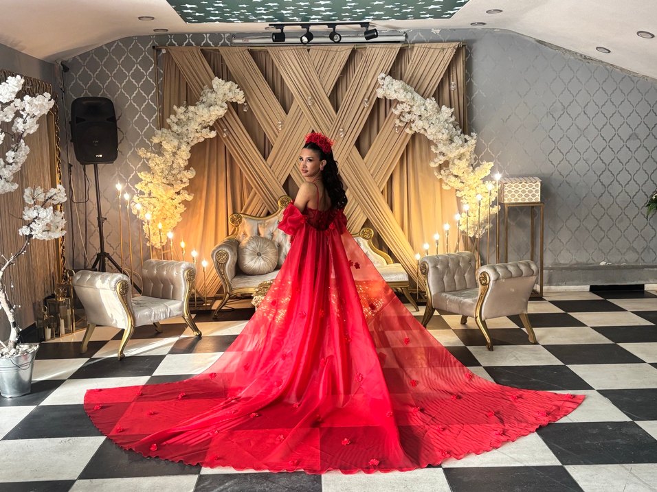 Kırmızı Straplez Nakışlı Uzun Abiye - Görsel 2