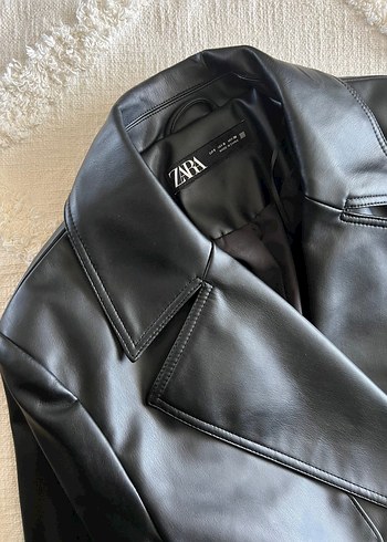 Zara Siyah Deri Kemerli Ceket - Görsel 2