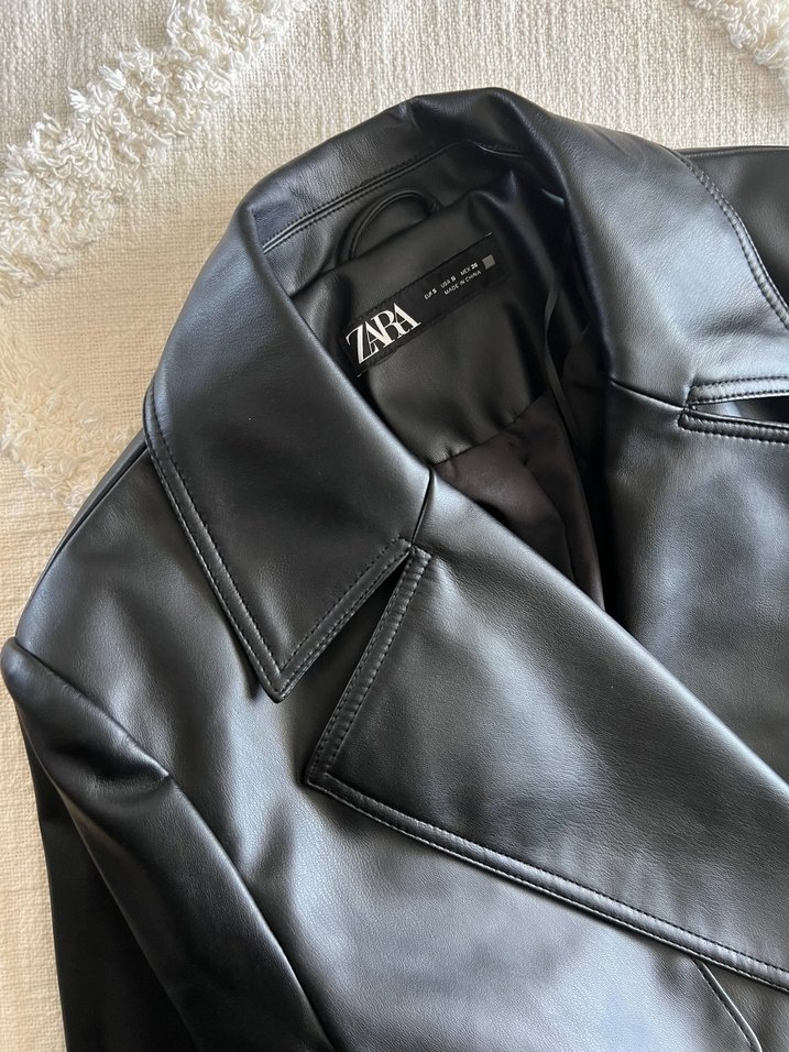 Zara Siyah Deri Kemerli Ceket - Görsel 2