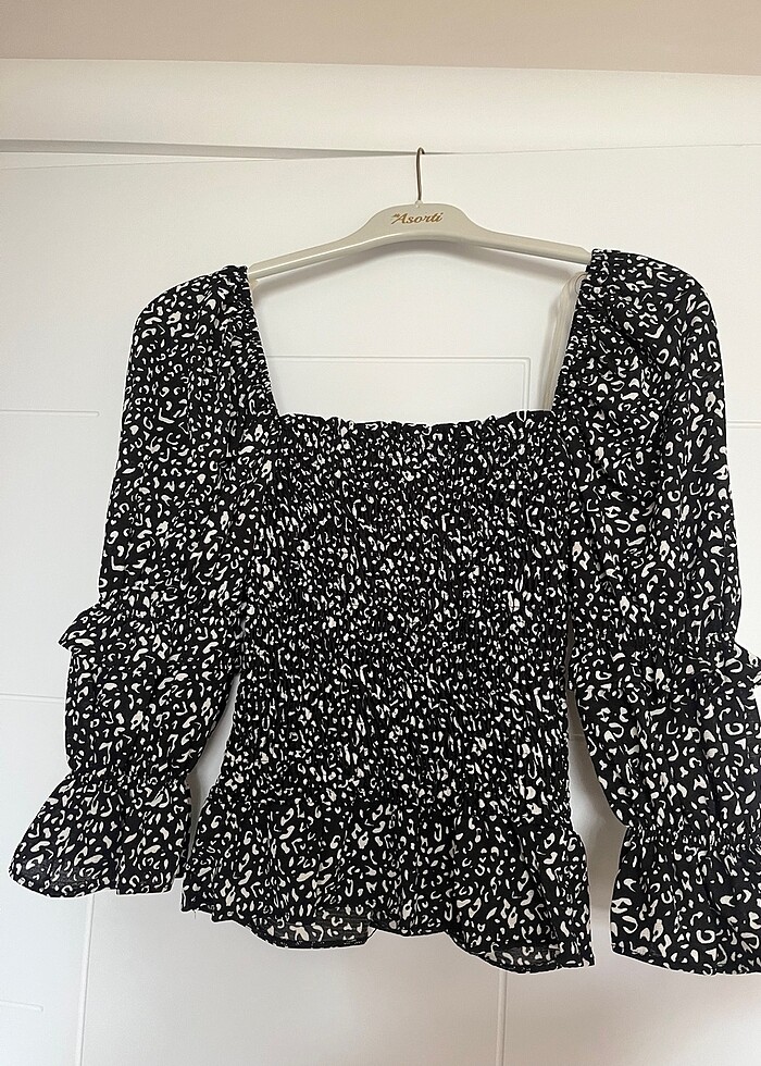 Fırfırlı Kare Yaka Yarım Kol Bluz - Görsel 2