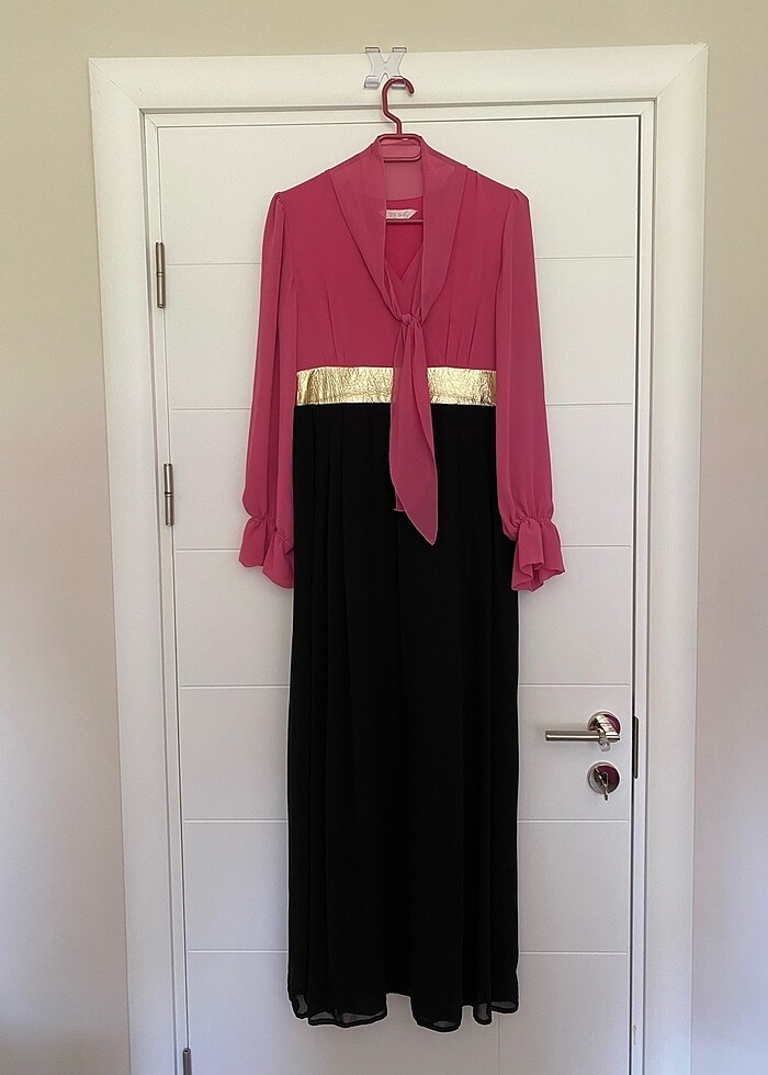 Krep kumaş iki renkli gold detaylı elbise - Görsel 2