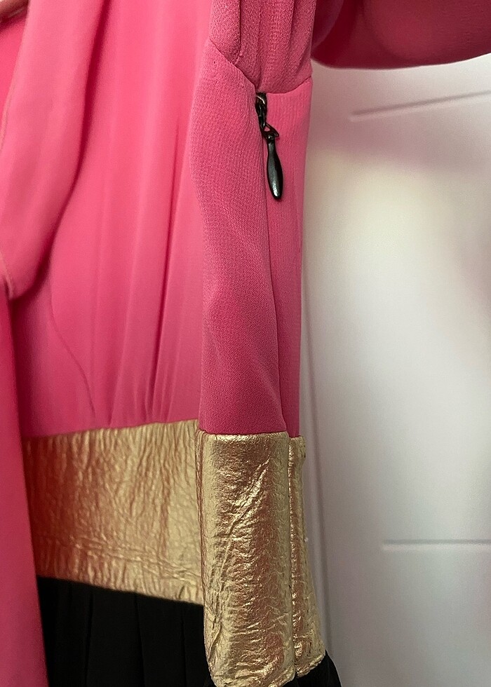 Krep kumaş iki renkli gold detaylı elbise - Görsel 5