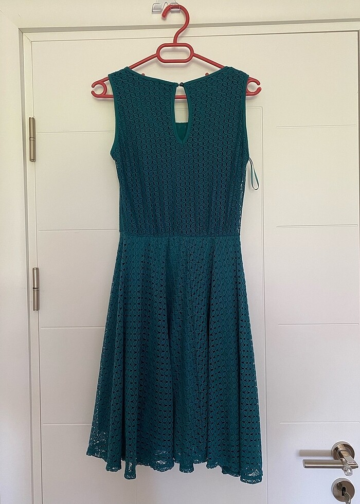 Dantelli sırt dekolteli elbise - Görsel 2