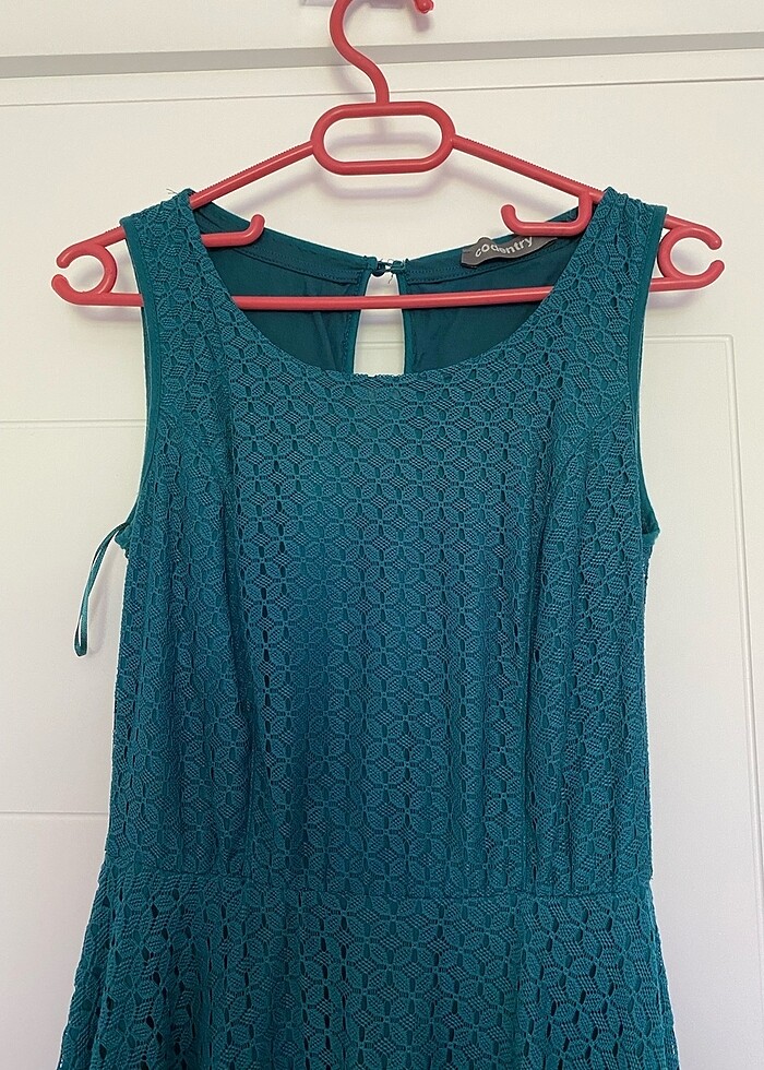 Dantelli sırt dekolteli elbise - Görsel 4