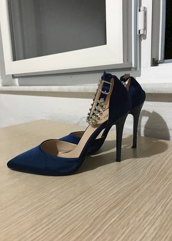 Nayan Lacivert Saten Topuklu Taşlı Stiletto