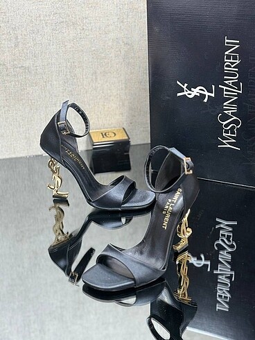 universal Beden siyah Renk YSL?den Yeni Koleksiyon