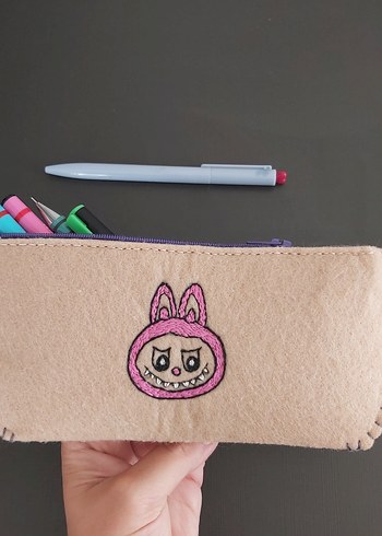 Labubu Nakışlı Keçe Kalemlik