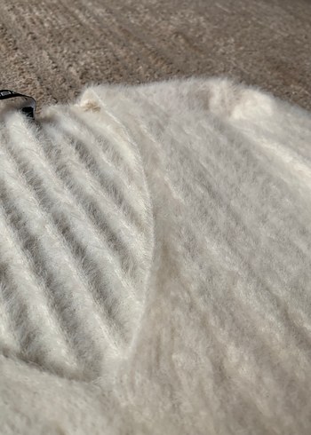 V Yakalı Beyaz Triko Kadın Kazak - Görsel 3