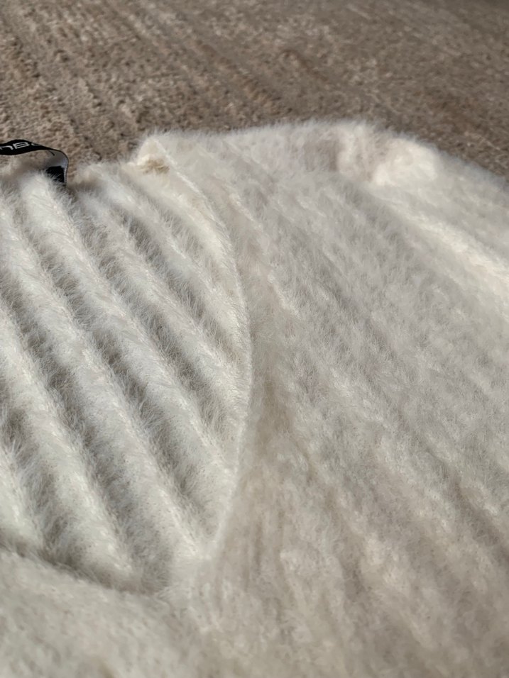 V Yakalı Beyaz Triko Kadın Kazak - Görsel 3