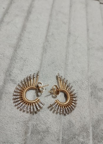 Pilise Detaylı Mini Altın Küpe