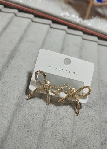 Accessorize Altın Renkli Fiyonk Detaylı Mini Küpeler