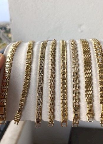 Zincir Detaylı Parlak Altın Kadın Bileklik