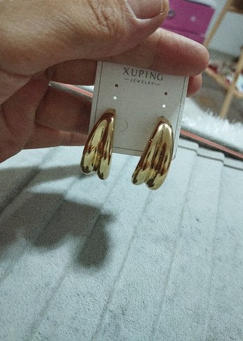 Beden Altın Renkli Midi Boy Elastik Kadın Küpeler