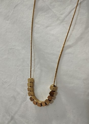 Minimalist Altın Renkli Boncuklu Kolye