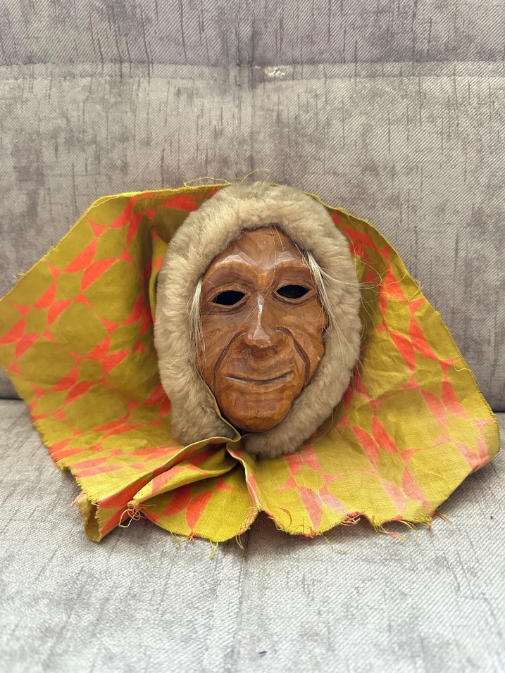 Kürk Detaylı Ahşap Kadın Maskesi - Görsel 2