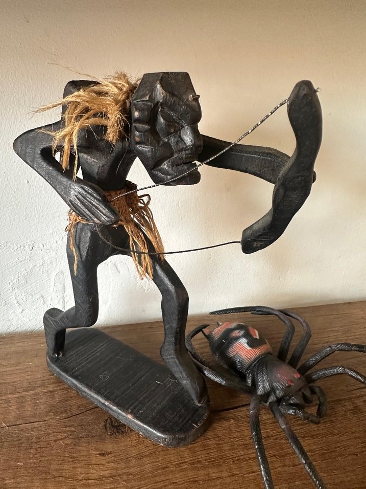 Kara Renkli Ahşap Okçu Figür - Görsel 3