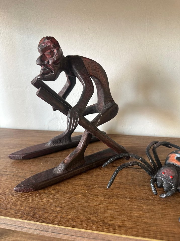 Karanlık Kahverengi Ahşap Figürin - Görsel 2