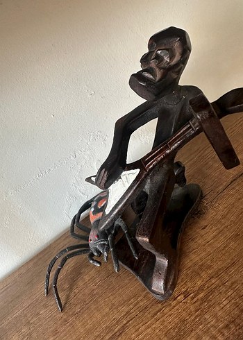 Koyu Kahverengi Ahşap Müzisyen Figürin - Görsel 4