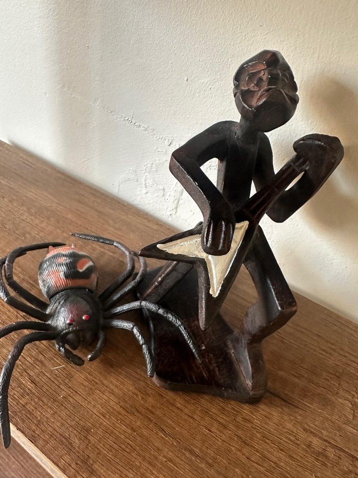 Koyu Kahverengi Ahşap Müzisyen Figürin - Görsel 3