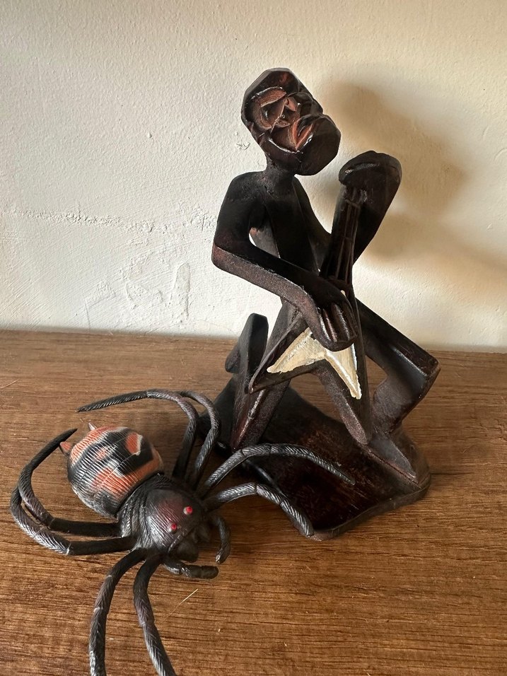 Koyu Kahverengi Ahşap Müzisyen Figürin - Görsel 2