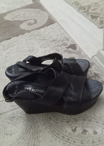 Butigo Siyah Kadın Dolgu Topuklu Sandalet