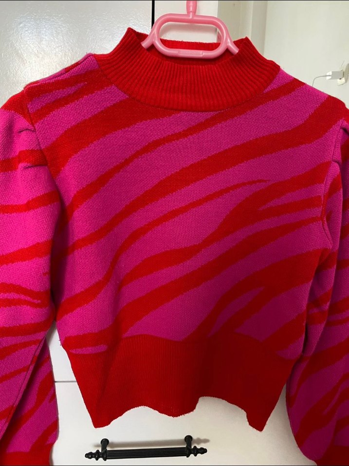 Pembe Zebra Desenli Yüksek Yakalı Kadın Kazak - Görsel 2