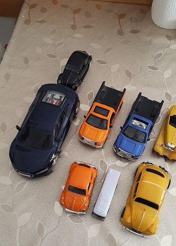 Beden Sarı ve Renkli Oyuncak Araba Seti