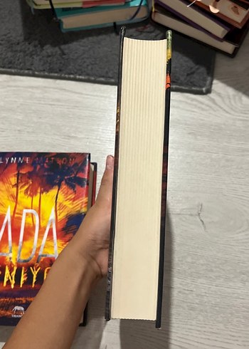  Beden Renk Ada Serisi 3 Kitap Seti - Lynne Matson