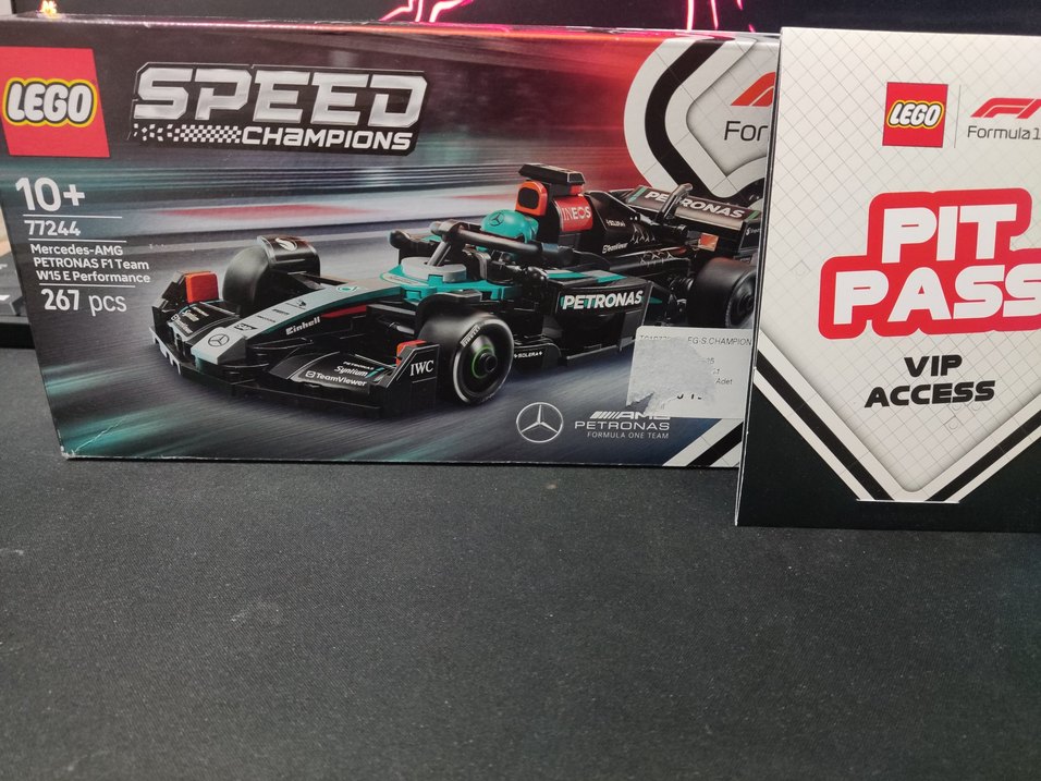 Lego Speed Champions Mercedes F1 Yarış Arabası - Görsel 2