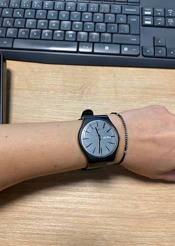 Swatch Siyah Minimalist Kadın Kol Saati