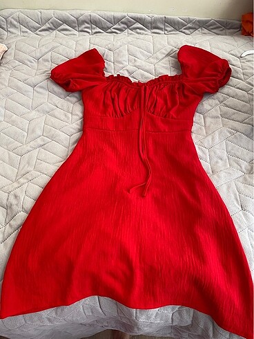 Kırmızı elbise - Görsel 5