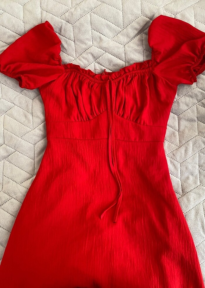 Kırmızı elbise - Görsel 2