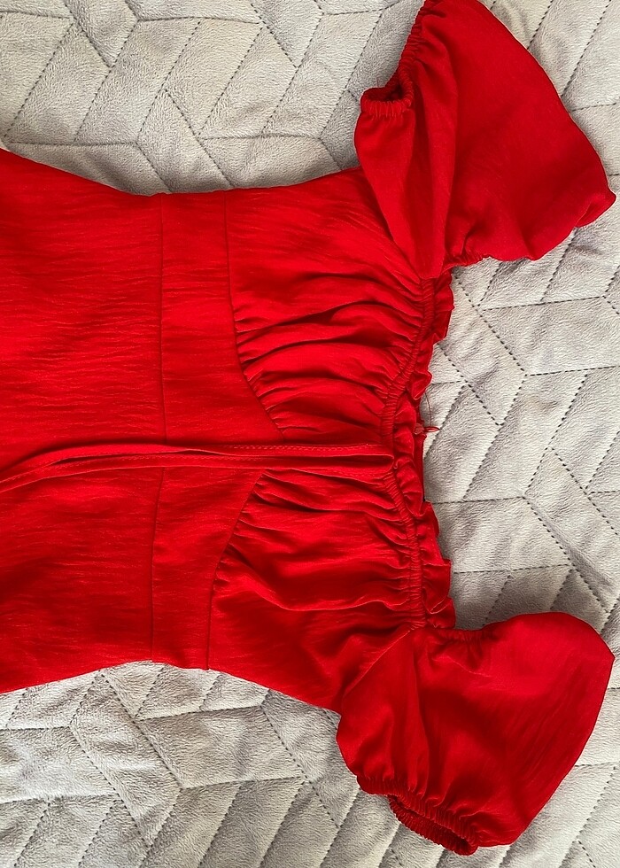 Kırmızı elbise - Görsel 3