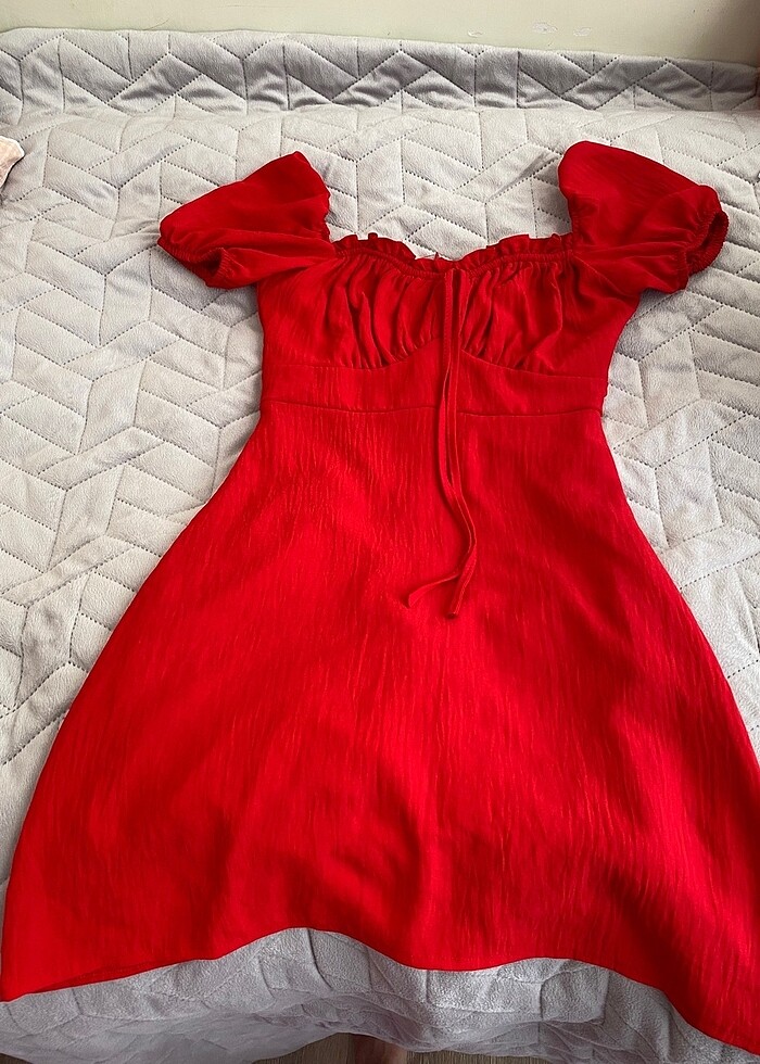 Kırmızı elbise - Görsel 5