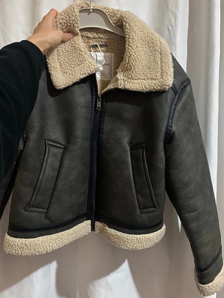 Kürk Detaylı Kapüşonlu Deri Kadın Ceket PULL AND BEAR - Görsel 2