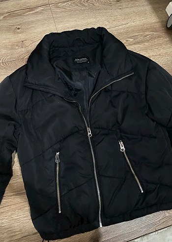 Siyah Yüksek Yakalı Fermuarlı Günlük Kadın Mont - Görsel 2